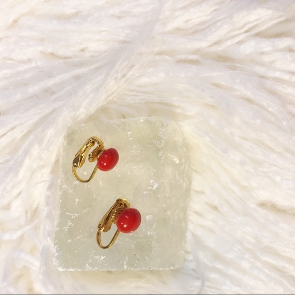 Vintage Gold Tone Metal Beaded Clip On Earrings - Picture 3 of 7